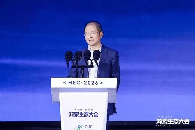 徐直军：华为用国产芯片+鸿蒙，实现飞行中换发动机 “鸿蒙生态建设是一场没有终点的马拉松。” 8月30日，在鸿蒙生态大会2026上，华为轮值董事长徐直军发表演讲表示，在开发者、社会各界的支持和努力下，鸿蒙生态已初具规模。当前鸿蒙原生应用已突破10万个，在HarmonyOS手机上可获取的应用超过40万个。 他提到，从2025年开始，华为逐步把1+8全线设备的操作系统全部切换至基于OpenHarmony开发的HarmonyOS。2026年华为手机重回中 [date
